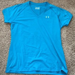 Under armor heat gear v neck tshirt